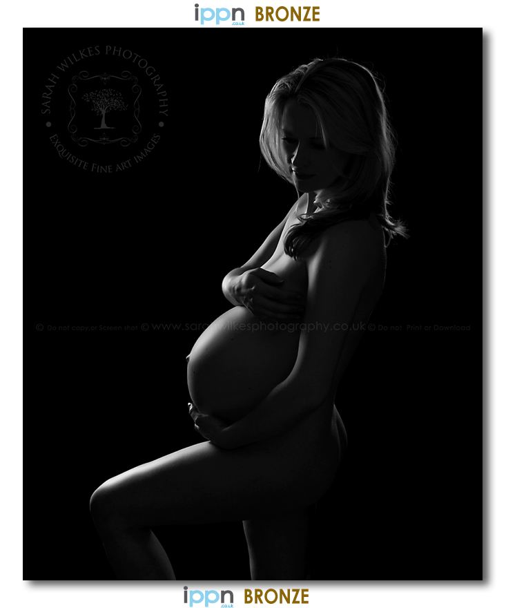 Maternity Photographer Nottingham rim lit maternity 